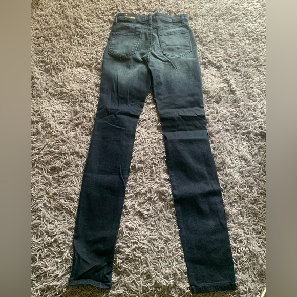 Distressed Jean - Picture 5 of 7